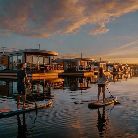 Floatinghouse Dicke Baerta 펜션 *