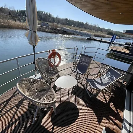 Floatinghouse Dicke Baerta Klitten