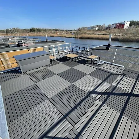 Floatinghouse Dicke Baerta Klitten